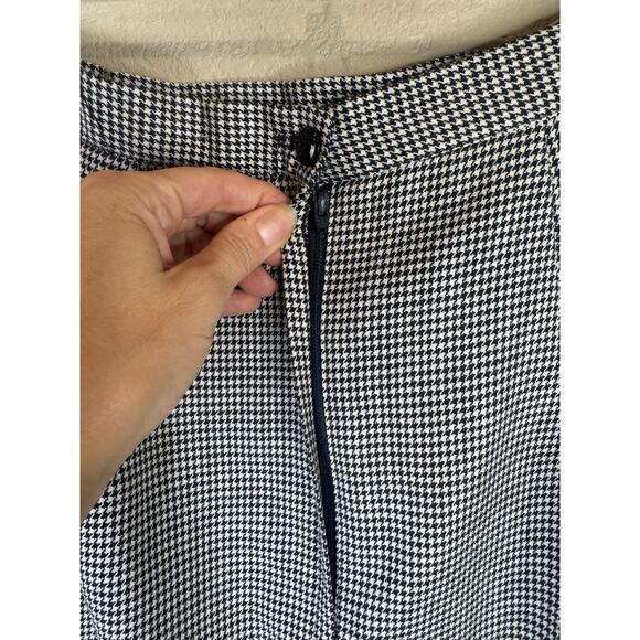 Vintage Michel T Skirt Fits M Black White Houndstooth Wool Blend‎ Pencil Preppy - Picture 3 of 8